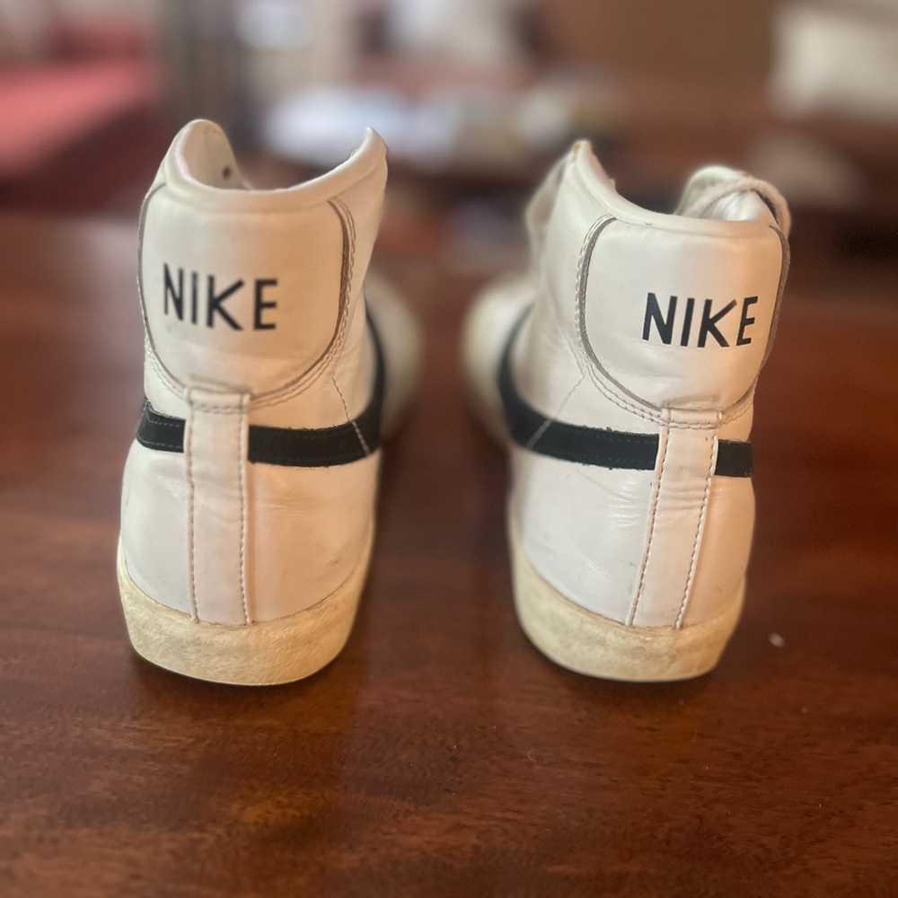 Nike Blazers Mid ‘77 White and Black Sneakers (Mens 7.5 / Womens 6) - Picture 4 of 8